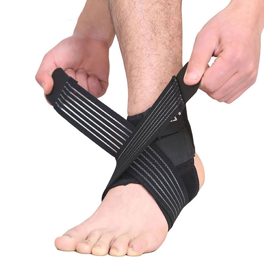 Băng đàn hồi có tính năng co giãn giúp giữ chặt đai cuốn bảo vệ chân