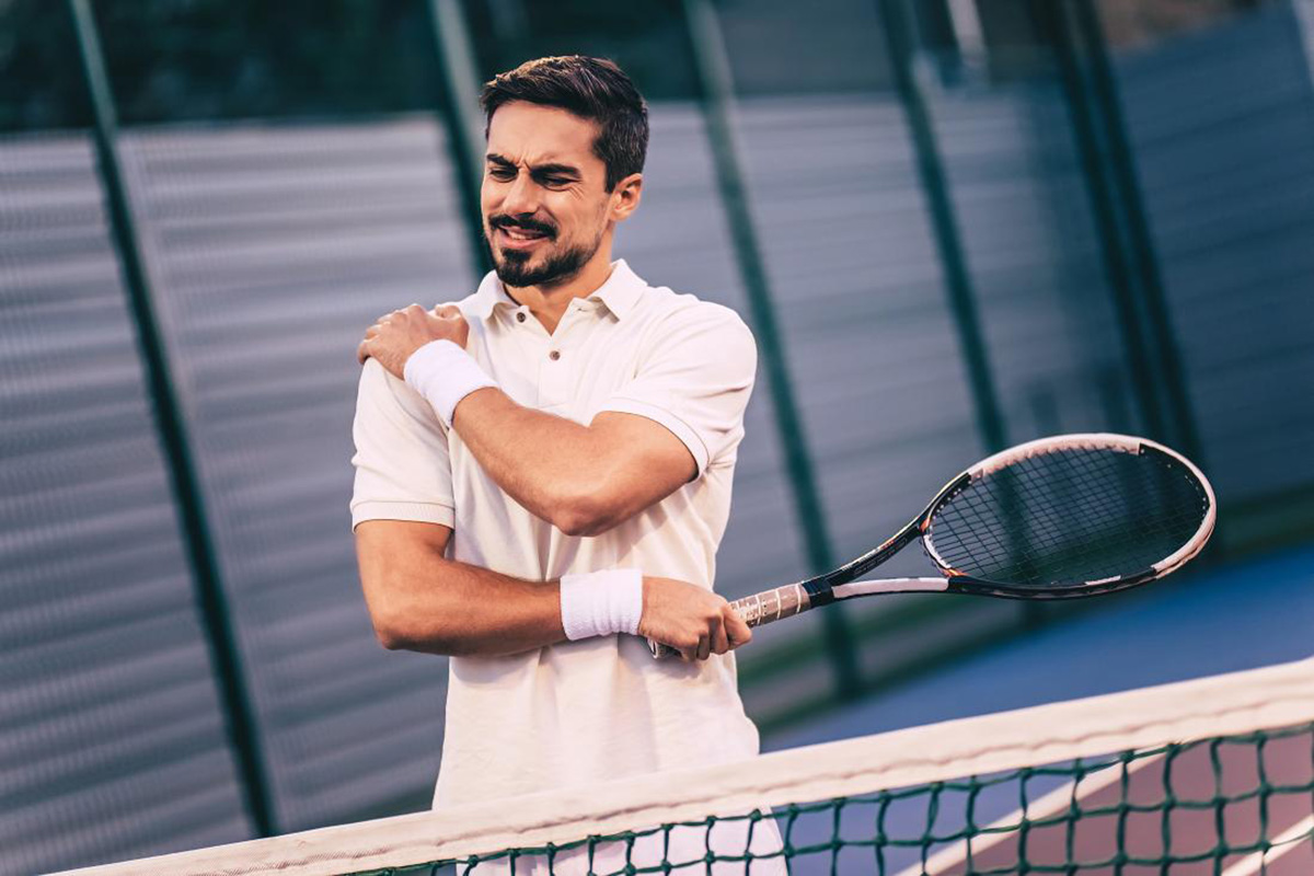Các chấn thương về khuỷu tay, vai có thể xảy ra khi chơi tennis 