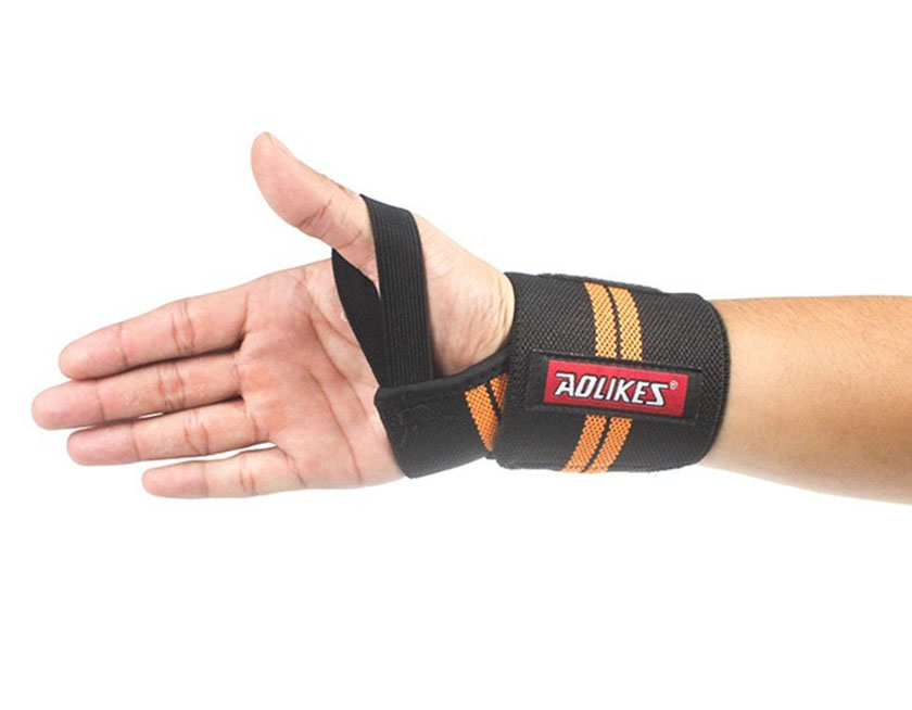 Sử dụng sản phẩm bảo vệ cổ tay khỏi chấn thương